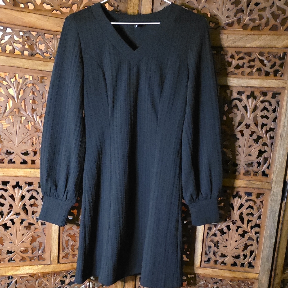 🌟 Chic Black Long Sleeve Dress